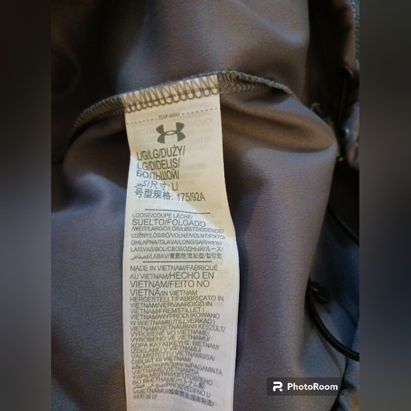 Under Armour All Season Gear.  Loose Fit.  Mens. Size Large. - Picture 8 of 10